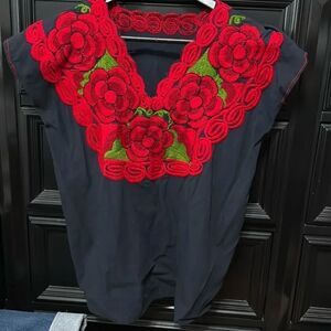 EUC Floral Day of the Dead Mexican Embroidered Top
